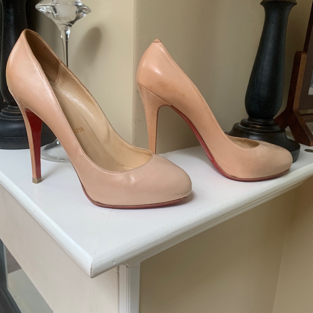 Christian Louboutin Nude Pumps